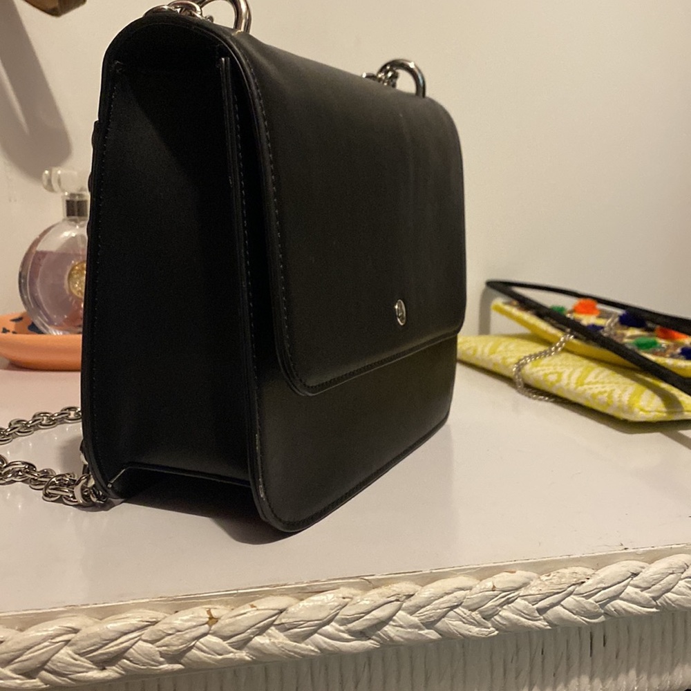 Black shoulder bag